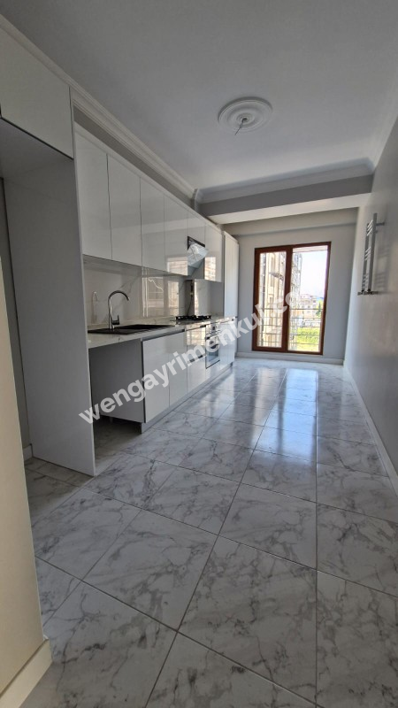 SANCAKTEPE'DE SİTE İÇERİSİNDE 125 M2  2+1 SATILIK  DAİRE 