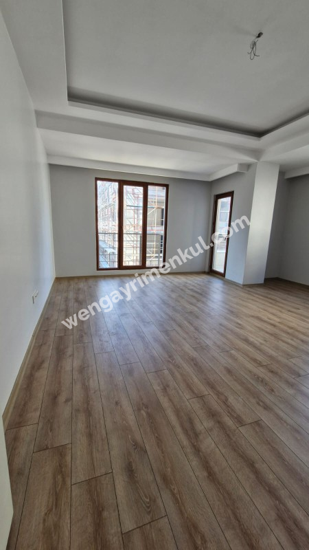 SANCAKTEPE'DE SİTE İÇERİSİNDE 125 M2  2+1 SATILIK  DAİRE 