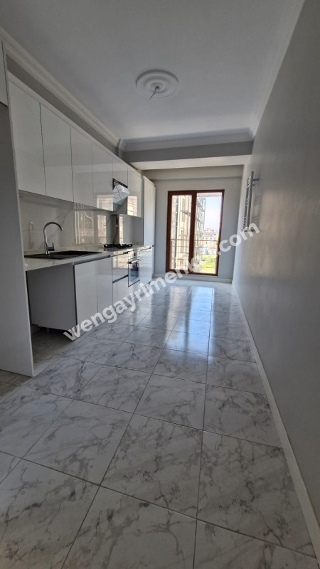 SANCAKTEPE'DE SİTE İÇERİSİNDE 125 M2  2+1 SATILIK  DAİRE 