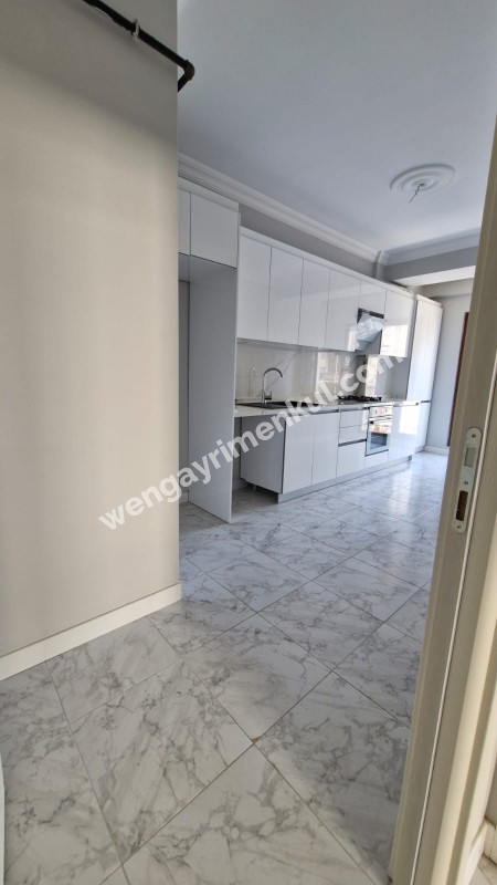 SANCAKTEPE'DE SİTE İÇERİSİNDE 125 M2  2+1 SATILIK  DAİRE 