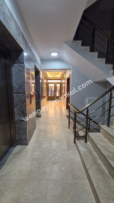 SANCAKTEPE'DE SİTE İÇERİSİNDE 125 M2  2+1 SATILIK  DAİRE 