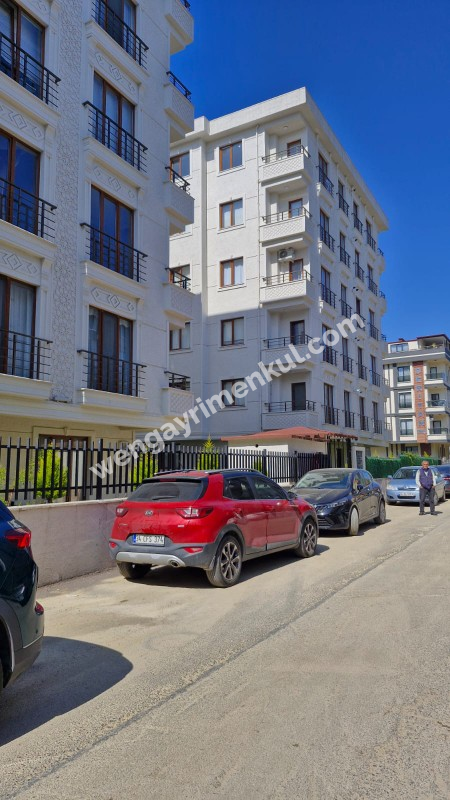 SANCAKTEPE'DE SİTE İÇERİSİNDE 125 M2  2+1 SATILIK  DAİRE 
