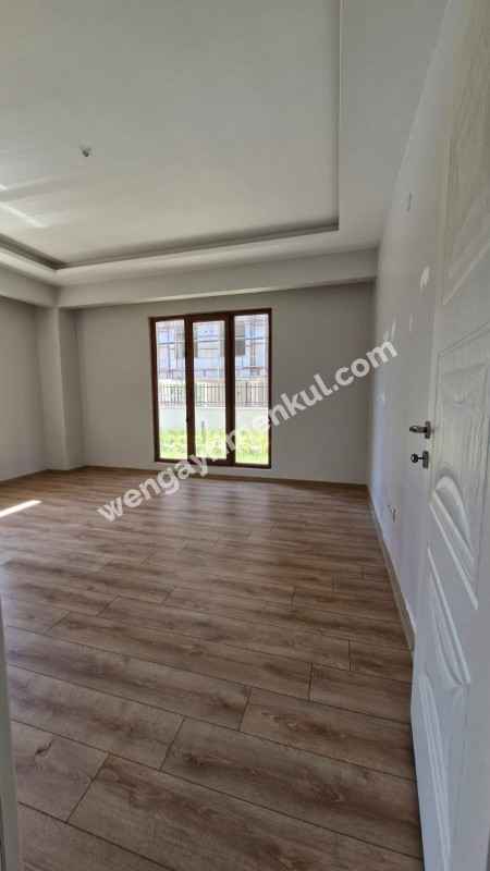 SANCAKTEPE 'DE SİTE İÇERİSİNDE SATILIK 2+1 BAHÇE KATI