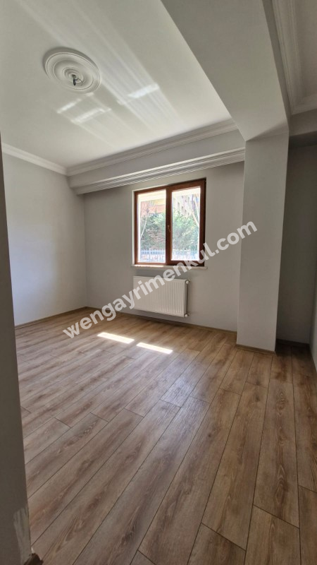 SANCAKTEPE 'DE SİTE İÇERİSİNDE SATILIK 2+1 BAHÇE KATI