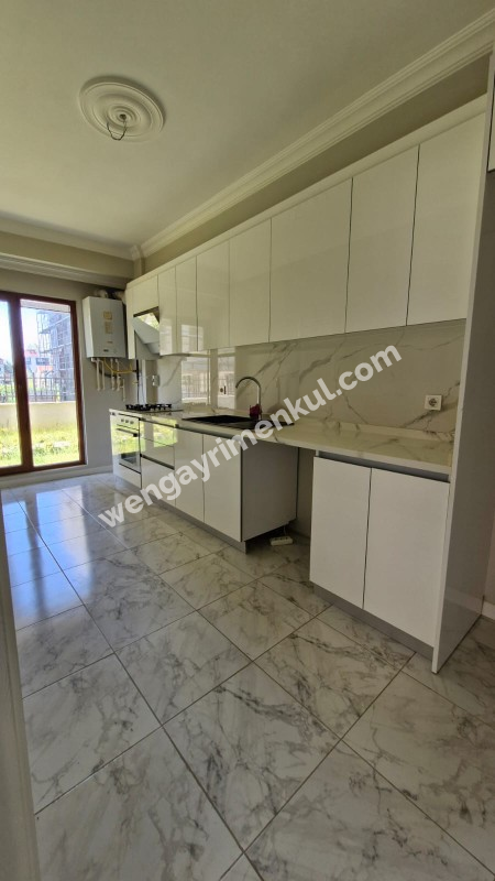 SANCAKTEPE 'DE SİTE İÇERİSİNDE SATILIK 2+1 BAHÇE KATI