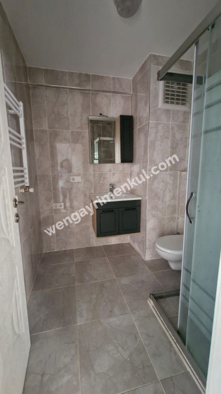 SANCAKTEPE 'DE SİTE İÇERİSİNDE SATILIK 2+1 BAHÇE KATI