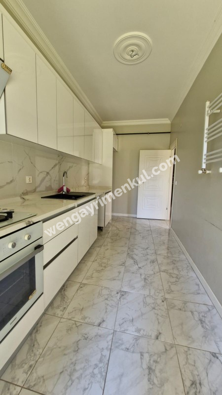 SANCAKTEPE 'DE SİTE İÇERİSİNDE SATILIK 2+1 BAHÇE KATI