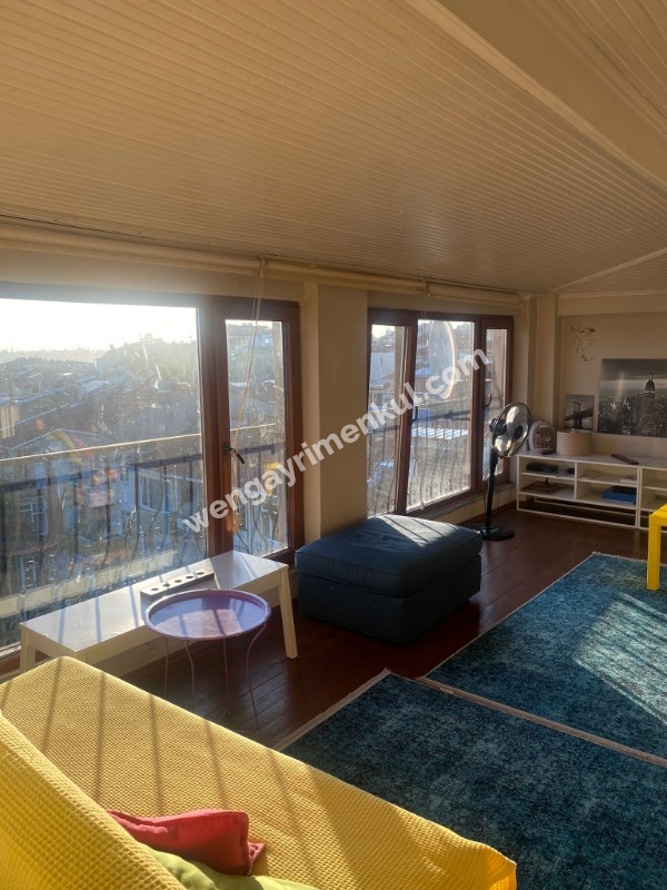 Yeldeğirmeni Tarihi Binada Full Deniz Manzaralı Kiralık Daire