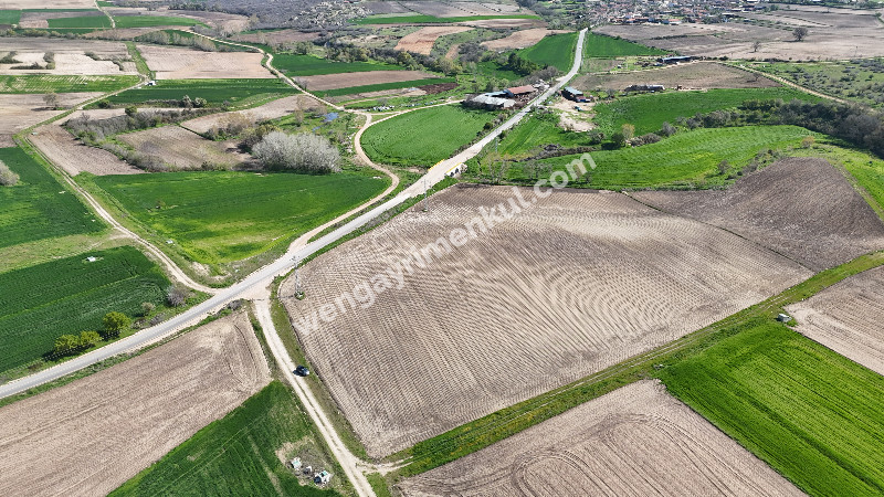 23.527 M² TEK TAPU YERLEŞİME YAKIN ASFALT ÜZER FIRSAT TARLA