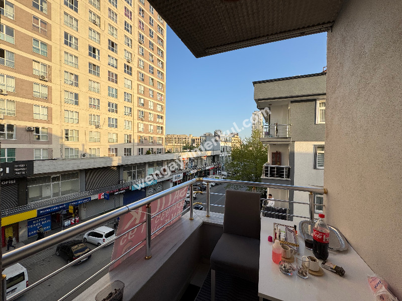 MEYDANDA SATILIK ARA KAT KÖŞE 2+1 SATILIK DAİRE