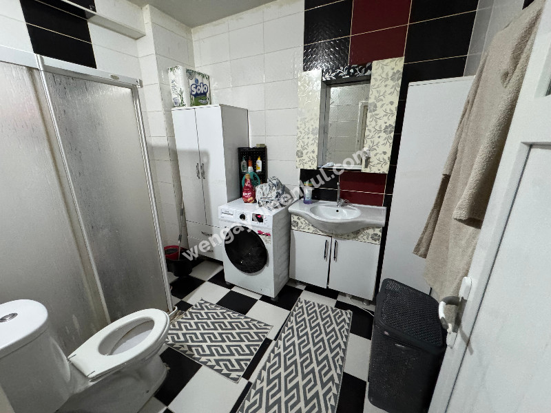 MEYDANDA SATILIK ARA KAT KÖŞE 2+1 SATILIK DAİRE