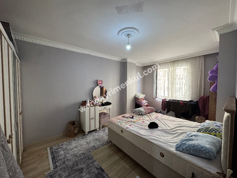 MEYDANDA SATILIK ARA KAT KÖŞE 2+1 SATILIK DAİRE