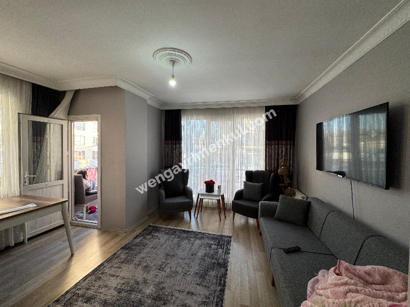 MEYDANDA SATILIK ARA KAT KÖŞE 2+1 SATILIK DAİRE