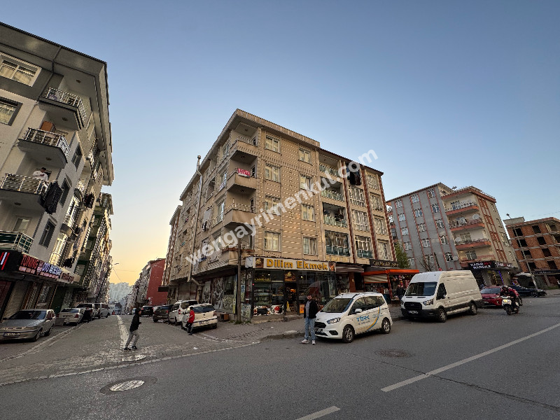 MEYDANDA SATILIK ARA KAT KÖŞE 2+1 SATILIK DAİRE