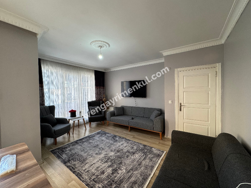 MEYDANDA SATILIK ARA KAT KÖŞE 2+1 SATILIK DAİRE