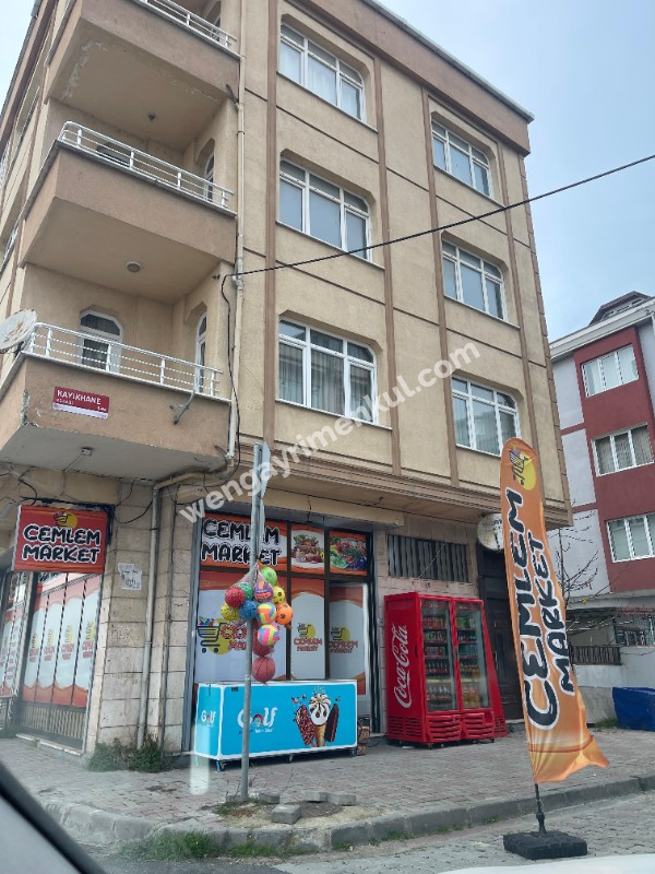 BÜYÜKÇEKMECE SAHİLDE GÖL MANZARALI SATILIK BİNA