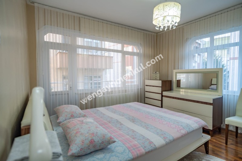 BÜYÜKÇEKMECE SAHİLDE GÖL MANZARALI SATILIK BİNA