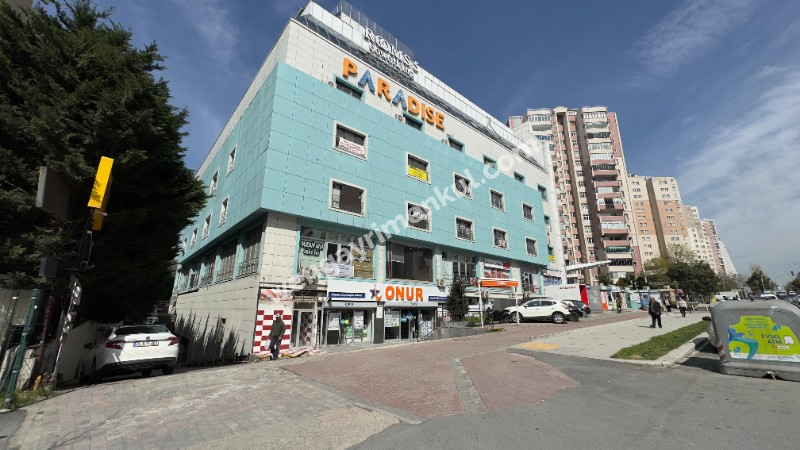 BEYLİKDÜZÜ ADNAN KAHVECİ MAHALLESİ PARADISE AVM SATILIK DÜKKAN KAPALI OTOPARK ASANSÖRLÜ 