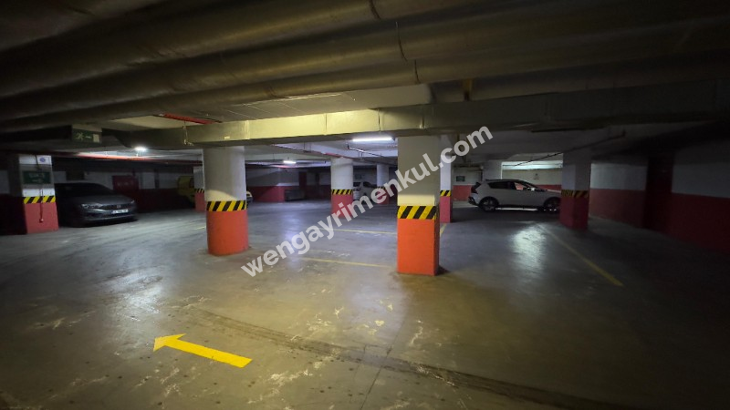BEYLİKDÜZÜ ADNAN KAHVECİ MAHALLESİ PARADISE AVM SATILIK DÜKKAN KAPALI OTOPARK ASANSÖRLÜ 