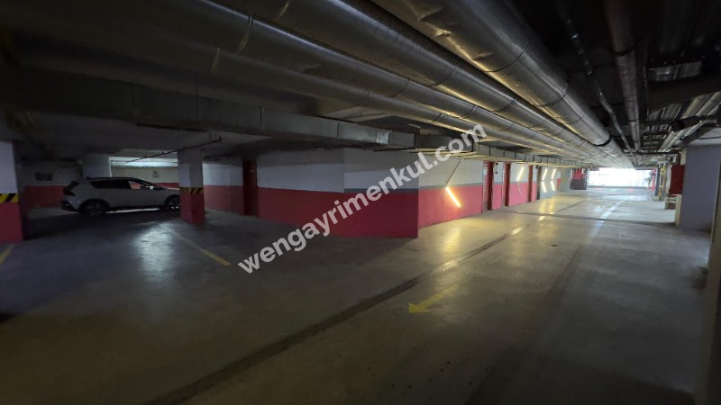 BEYLİKDÜZÜ ADNAN KAHVECİ MAHALLESİ PARADISE AVM SATILIK DÜKKAN KAPALI OTOPARK ASANSÖRLÜ 