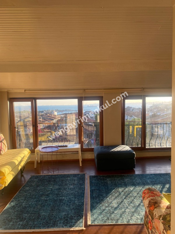 Yeldeğirmeni Tarihi Binada Full Deniz Manzaralı Kiralık Daire