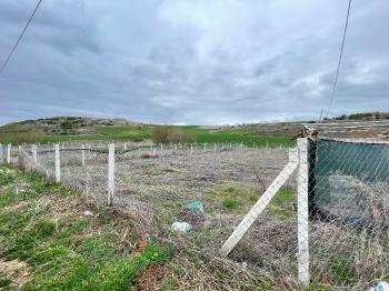 Güvenay - Çorum Yeni Osmancık Yolu Üzeri Köşe Başı Satılık Hobi Bahçesi 