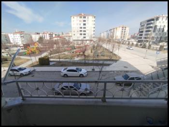 GÜVENAY - ÇORUM ULUKAVAK OSMANCIK CADDESİ ÜZERİ SATILIK 2+1 DAİRE