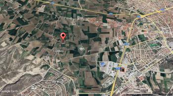 GÜVENAY - ÇORUM CELİLKIRI KÖYÜ YOL ÜZERİ 1,760 M² SATILIK TARLA HİSSESİ