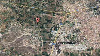 GÜVENAY - ÇORUM CELİLKIRI KÖYÜ YOL ÜZERİ 1,760 M² SATILIK TARLA HİSSESİ