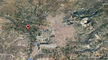GÜVENAY - ÇORUM CELİLKIRI KÖYÜ YOL ÜZERİ 1,760 M² SATILIK TARLA HİSSESİ