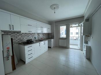 GÜVENAY- ÇORUM MERKEZ ÇİFTLİK CADDESİ MEVKİ SATILIK  GENİŞ 3+1 DAİRE