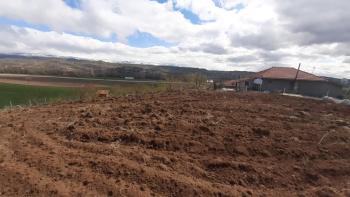 GÜVENAY - ÇORUM YENİ OSMANCIK YOLU YANI 600 M2  SATILIK HOBİ BAHÇESİ