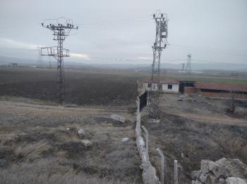 GÜVENAY - ÇORUM ALACA KAVŞAĞI İLERİSİ TARHAN CİVARINDA 8 DÖNÜM ÇİFTLİK