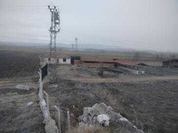 GÜVENAY - ÇORUM ALACA KAVŞAĞI İLERİSİ TARHAN CİVARINDA 8 DÖNÜM ÇİFTLİK