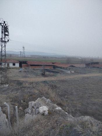 GÜVENAY - ÇORUM ALACA KAVŞAĞI İLERİSİ TARHAN CİVARINDA 8 DÖNÜM ÇİFTLİK