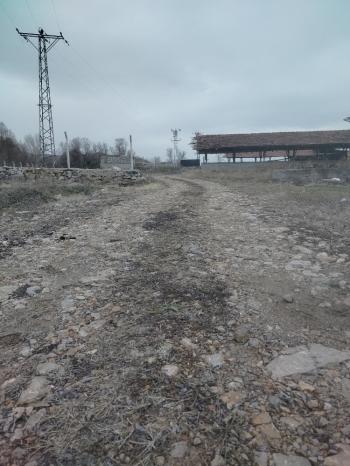 GÜVENAY - ÇORUM ALACA KAVŞAĞI İLERİSİ TARHAN CİVARINDA 8 DÖNÜM ÇİFTLİK