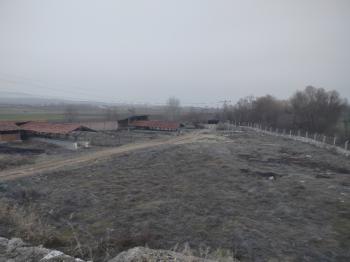 GÜVENAY - ÇORUM ALACA KAVŞAĞI İLERİSİ TARHAN CİVARINDA 8 DÖNÜM ÇİFTLİK