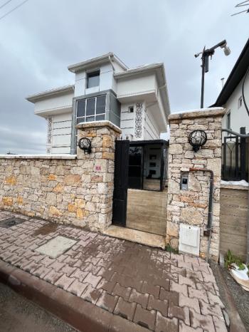 KAHVECİOĞLU EMLAK'DAN ESENYURT'TA SATILIK VİLLA