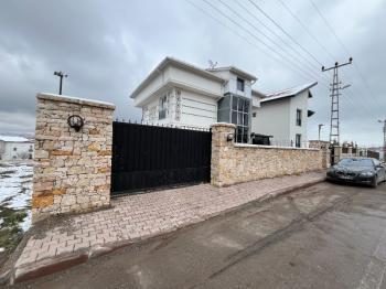KAHVECİOĞLU EMLAK'DAN ESENYURT'TA SATILIK VİLLA