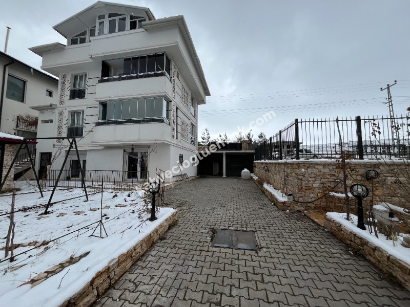 KAHVECİOĞLU EMLAK'DAN ESENYURT'TA SATILIK VİLLA