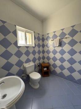 Girne Çatalköy'de Özel Yüzme Havuzlu, Geniş Bahçeli Satılık Müstakil Villa