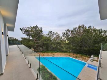 Girne Bellapais'te Satılık Özel Tasarım 4+1 Havuzlu Lüks Villa