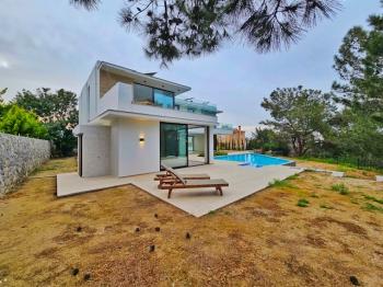 Girne Bellapais'te Satılık Özel Tasarım 4+1 Havuzlu Lüks Villa