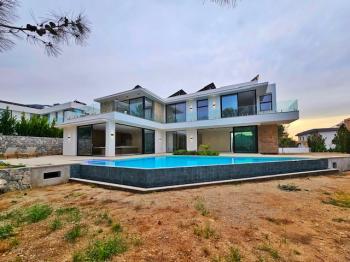 Girne Bellapais'te Satılık Özel Tasarım 4+1 Havuzlu Lüks Villa