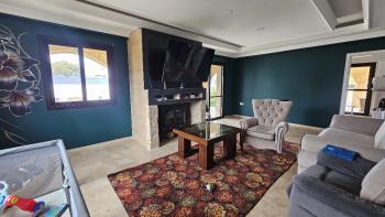Çatalköy'de Havuzlu, Bodrumlu, Lüks 4 Yatak Odalı Villa – Muhteşem Deniz ve Dağ Manzaralı