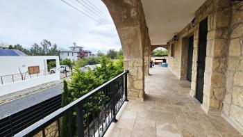 Çatalköy'de Havuzlu, Bodrumlu, Lüks 4 Yatak Odalı Villa – Muhteşem Deniz ve Dağ Manzaralı