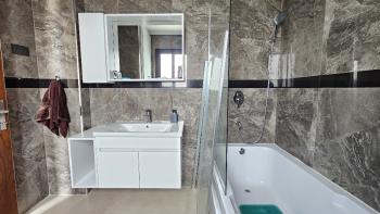 Çatalköy'de Havuzlu, Bodrumlu, Lüks 4 Yatak Odalı Villa – Muhteşem Deniz ve Dağ Manzaralı