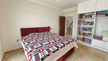 Çatalköy'de Havuzlu, Bodrumlu, Lüks 4 Yatak Odalı Villa – Muhteşem Deniz ve Dağ Manzaralı