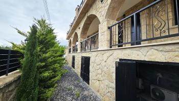 Çatalköy'de Havuzlu, Bodrumlu, Lüks 4 Yatak Odalı Villa – Muhteşem Deniz ve Dağ Manzaralı
