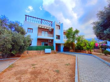 Girne Ozanköyde Çatı Teraslı ve Deniz Manzaralı 2+1 Kiralık Daire